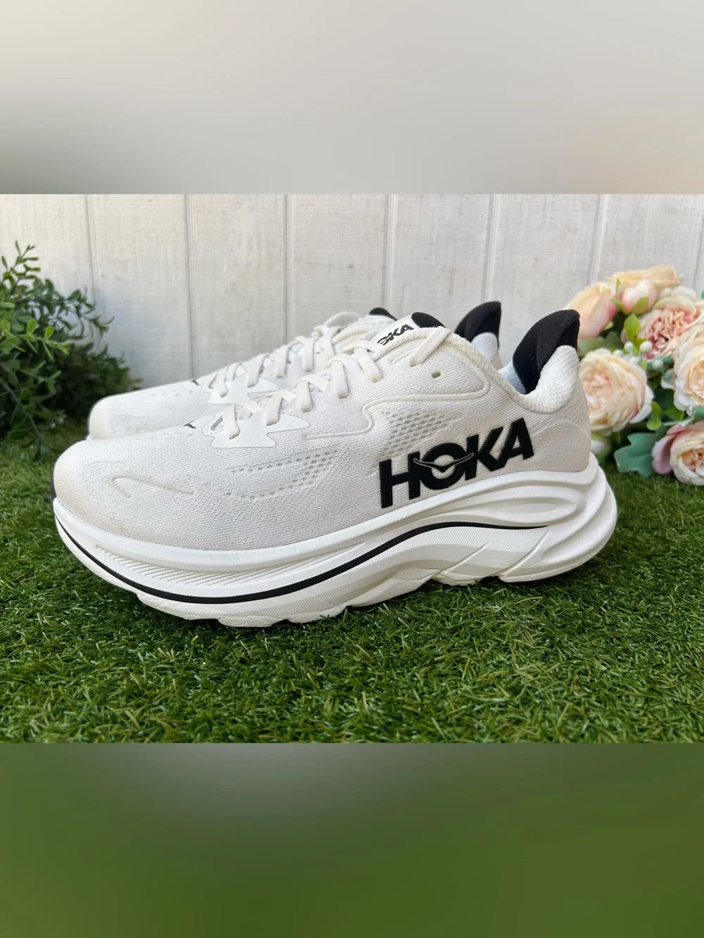 Hoka Clifton 10 Men Running Shoes White/Black US 8D women 9.5 unisex gently used